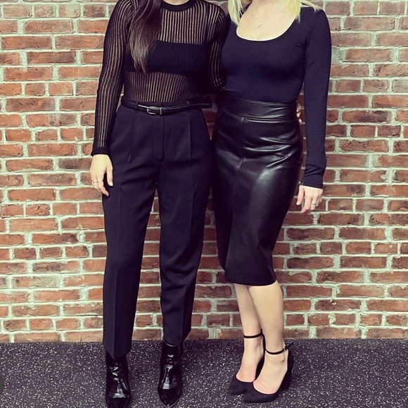 Aritzia midi length leather skirt - Picture 5 of 5